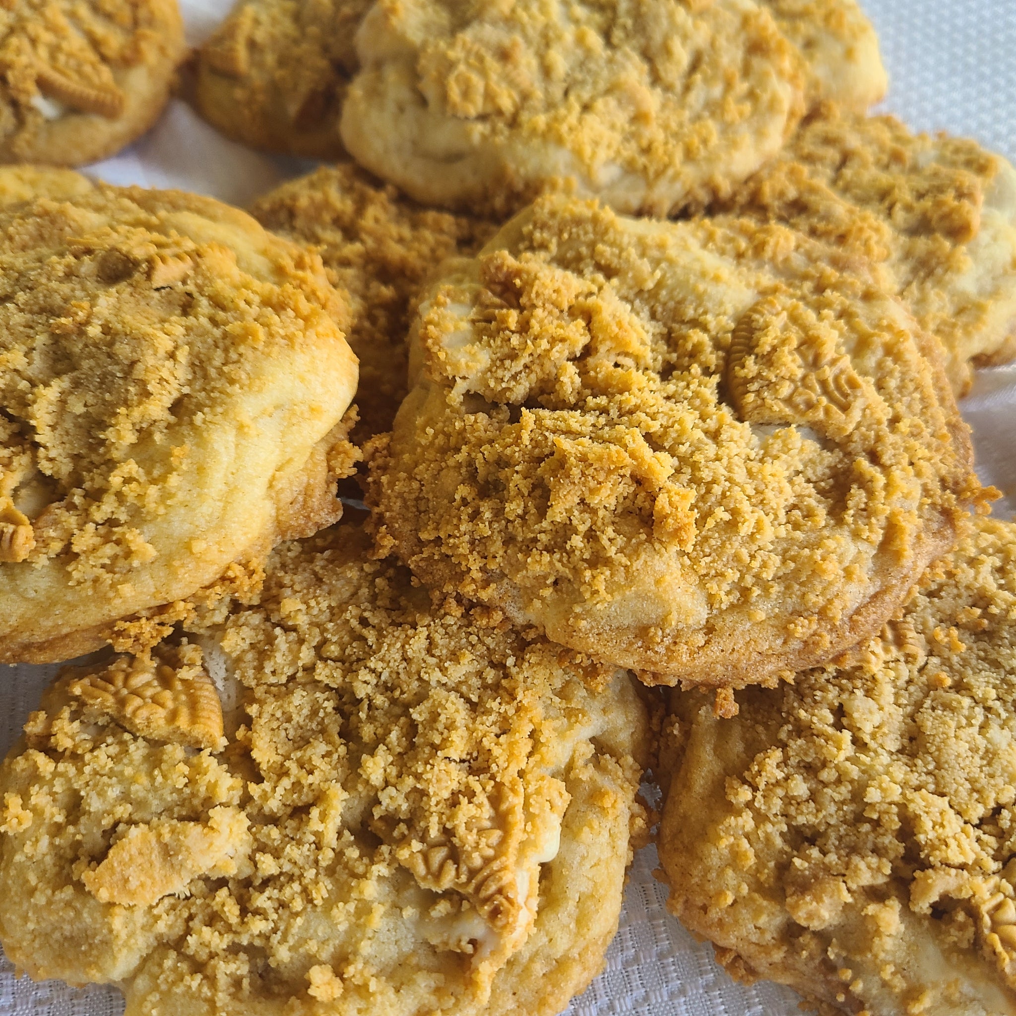 Golden Cookies and Cream 6 cookies